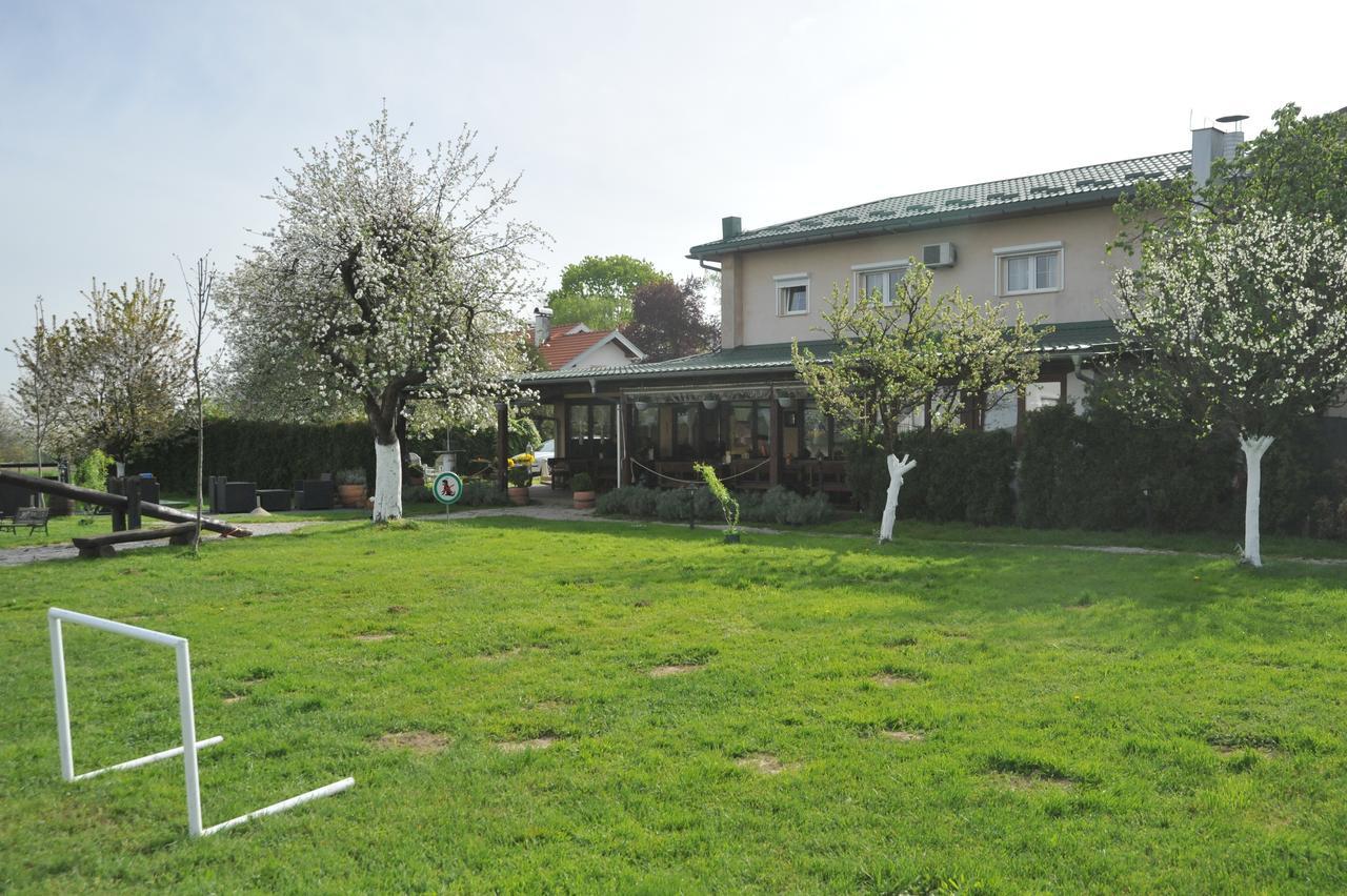 Klet Cinkus Bed & Breakfast Hrvatski Leskovac Ngoại thất bức ảnh